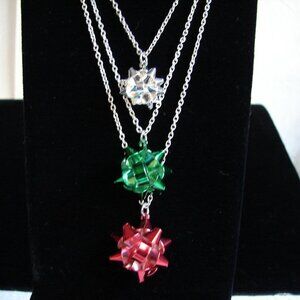 NEW Claire's Holiday Layered NECKLACE, Red Green Silver Bows, Christmas F65